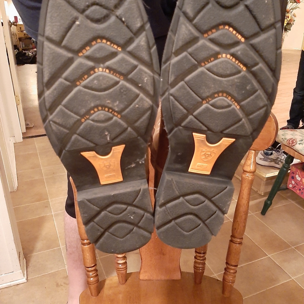 Men's ariat steel toe boot.